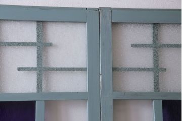 アンティーク建具　昭和初期　色ガラス・当時物ダイヤガラス入り!　シャビーな雰囲気が可愛いらしいペイントガラス戸2枚セット(1)