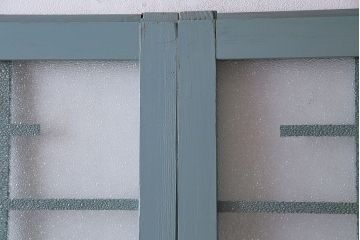 アンティーク建具　昭和初期　色ガラス・当時物ダイヤガラス入り!　シャビーな雰囲気が可愛いらしいペイントガラス戸2枚セット(2)