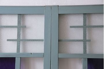 アンティーク建具　昭和初期　色ガラス・当時物ダイヤガラス入り!　シャビーな雰囲気が可愛いらしいペイントガラス戸2枚セット(2)