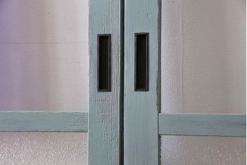 アンティーク建具　昭和初期　色ガラス・当時物ダイヤガラス入り!　シャビーな雰囲気が可愛いらしいペイントガラス戸2枚セット(2)