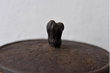 アンティーク雑貨　古民具　年季がかった貝尽くし鉄瓶(鉄ビン、茶道具)