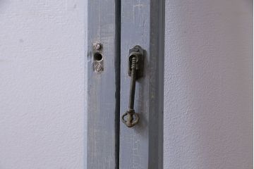 昭和レトロ　色ガラスがアクセントのペイントガラス戸(窓)2枚セット(2)