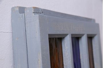 昭和レトロ　色ガラスがアクセントのペイントガラス戸(窓)2枚セット(2)