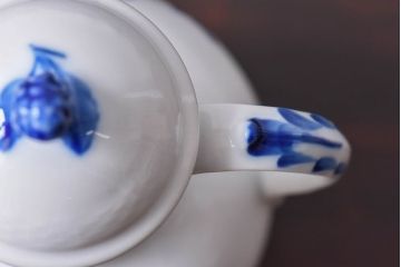 アンティーク雑貨　中古　ROYAL COPENHAGEN(ロイヤルコペンハーゲン)　ブルーフラワー　プレイン　コーヒーポット(ピッチャー、洋食器)(2)