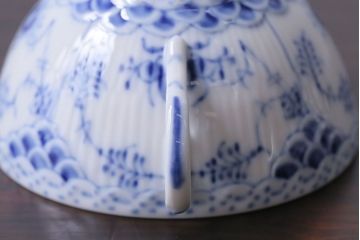 アンティーク雑貨　中古　ROYAL COPENHAGEN(ロイヤルコペンハーゲン)　ブルーフルーテッド　フルレース　カップ&ソーサー(ティーカップ、洋食器)2客セット(定価約8万6千円)(1)