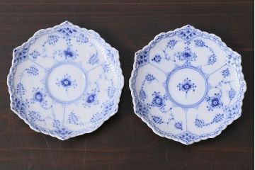 アンティーク雑貨　中古　ROYAL COPENHAGEN(ロイヤルコペンハーゲン)　ブルーフルーテッド　フルレース　カップ&ソーサー(ティーカップ、洋食器)2客セット(定価約8万6千円)(1)