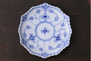 アンティーク雑貨　中古　ROYAL COPENHAGEN(ロイヤルコペンハーゲン)　ブルーフルーテッド　フルレース　カップ&ソーサー(ティーカップ、洋食器)2客セット(定価約8万6千円)(1)
