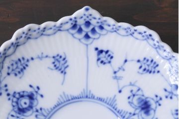 アンティーク雑貨　中古　ROYAL COPENHAGEN(ロイヤルコペンハーゲン)　ブルーフルーテッド　フルレース　カップ&ソーサー(ティーカップ、洋食器)2客セット(定価約8万6千円)(1)