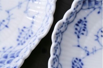アンティーク雑貨　中古　ROYAL COPENHAGEN(ロイヤルコペンハーゲン)　ブルーフルーテッド　フルレース　カップ&ソーサー(ティーカップ、洋食器)2客セット(定価約8万6千円)(1)