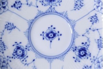 アンティーク雑貨　中古　ROYAL COPENHAGEN(ロイヤルコペンハーゲン)　ブルーフルーテッド　フルレース　カップ&ソーサー(ティーカップ、洋食器)2客セット(定価約8万6千円)(1)
