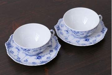 アンティーク雑貨　中古　ROYAL COPENHAGEN(ロイヤルコペンハーゲン)　ブルーフルーテッド　フルレース　カップ&ソーサー(ティーカップ、洋食器)2客セット(定価約8万6千円)(2)
