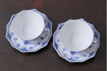 アンティーク雑貨　中古　ROYAL COPENHAGEN(ロイヤルコペンハーゲン)　ブルーフルーテッド　フルレース　カップ&ソーサー(ティーカップ、洋食器)2客セット(定価約8万6千円)(2)