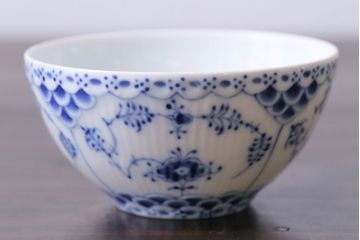 アンティーク雑貨　中古　ROYAL COPENHAGEN(ロイヤルコペンハーゲン)　ブルーフルーテッド　フルレース　カップ&ソーサー(ティーカップ、洋食器)2客セット(定価約8万6千円)(2)