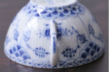 アンティーク雑貨　中古　ROYAL COPENHAGEN(ロイヤルコペンハーゲン)　ブルーフルーテッド　フルレース　カップ&ソーサー(ティーカップ、洋食器)2客セット(定価約8万6千円)(2)
