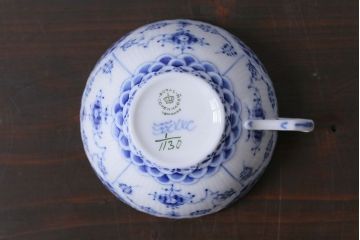 アンティーク雑貨　中古　ROYAL COPENHAGEN(ロイヤルコペンハーゲン)　ブルーフルーテッド　フルレース　カップ&ソーサー(ティーカップ、洋食器)2客セット(定価約8万6千円)(2)