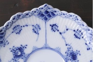 アンティーク雑貨　中古　ROYAL COPENHAGEN(ロイヤルコペンハーゲン)　ブルーフルーテッド　フルレース　カップ&ソーサー(ティーカップ、洋食器)2客セット(定価約8万6千円)(2)
