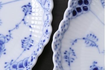 アンティーク雑貨　中古　ROYAL COPENHAGEN(ロイヤルコペンハーゲン)　ブルーフルーテッド　フルレース　カップ&ソーサー(ティーカップ、洋食器)2客セット(定価約8万6千円)(2)