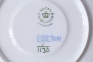 アンティーク雑貨　中古　ROYAL COPENHAGEN(ロイヤルコペンハーゲン)　ブルーフルーテッド　フルレース　カップ&ソーサー(ティーカップ、洋食器)2客セット(定価約8万6千円)(2)