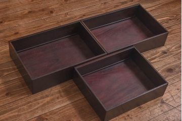 アンティーク家具　和製アンティーク　赤みがかった色合いが美しい唐木の飾り棚(茶棚)
