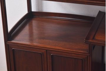 アンティーク家具　和製アンティーク　赤みがかった色合いが美しい唐木の飾り棚(茶棚)