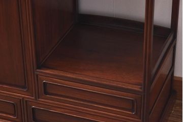 アンティーク家具　和製アンティーク　赤みがかった色合いが美しい唐木の飾り棚(茶棚)