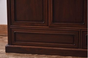 アンティーク家具　和製アンティーク　赤みがかった色合いが美しい唐木の飾り棚(茶棚)