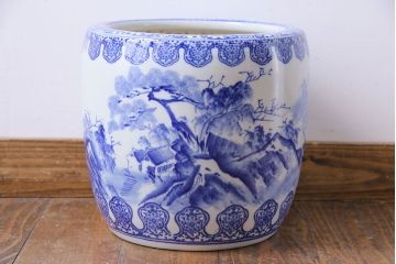 アンティーク雑貨　昭和初期　山水図　藍色の濃淡が美しい小振りな瀬戸火鉢(鉢カバー)