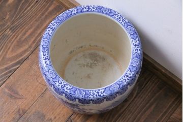アンティーク雑貨　昭和初期　山水図　藍色の濃淡が美しい小振りな瀬戸火鉢(鉢カバー)