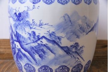 アンティーク雑貨　昭和初期　山水図　藍色の濃淡が美しい小振りな瀬戸火鉢(鉢カバー)