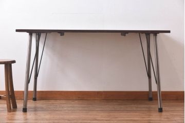 昭和初期　ヒノキ材の落ち着いた木味が魅力のリメイク鉄脚テーブル(作業台、カフェテーブル)
