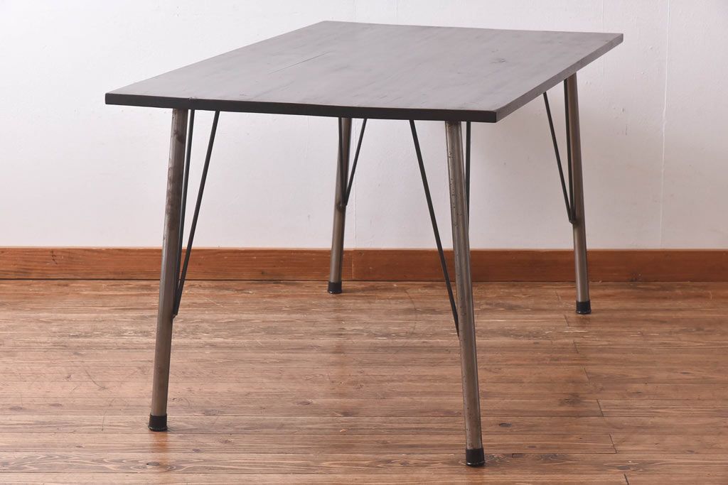 昭和初期　ヒノキ材の落ち着いた木味が魅力のリメイク鉄脚テーブル(作業台、カフェテーブル)