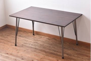 昭和初期　ヒノキ材の落ち着いた木味が魅力のリメイク鉄脚テーブル(作業台、カフェテーブル)