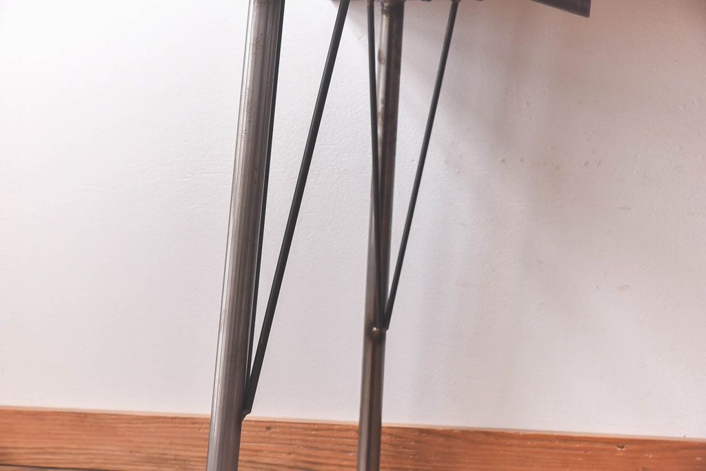 昭和初期　ヒノキ材の落ち着いた木味が魅力のリメイク鉄脚テーブル(作業台、カフェテーブル)
