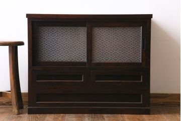 中古　松本民芸家具　ガラスを入れてリメイクしたレトロな戸棚(収納棚)