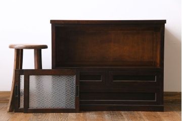 中古　松本民芸家具　ガラスを入れてリメイクしたレトロな戸棚(収納棚)