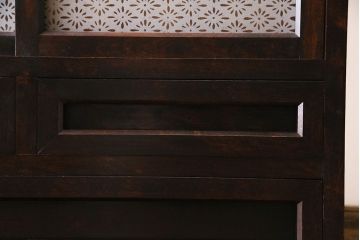 中古　松本民芸家具　ガラスを入れてリメイクしたレトロな戸棚(収納棚)