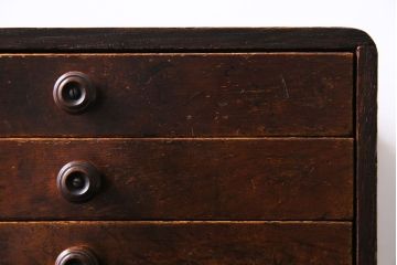 レトロ家具　昭和レトロ　ナラ材　深い色合いが渋い魅力を放つ小引き出し(卓上収納、小物入れ)