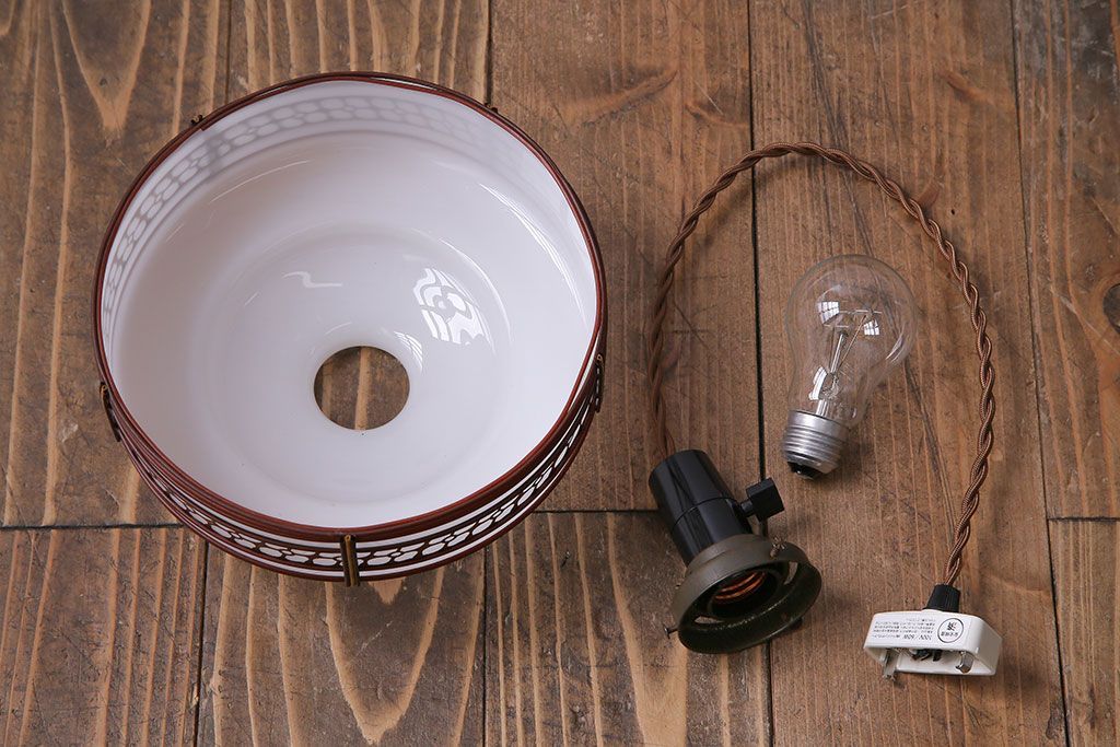 昭和期　花のモチーフが可愛らしいレトロなペンダントライト(天井照明、シェード)