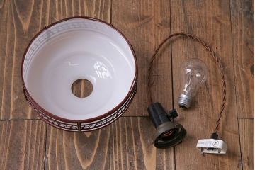 昭和期　花のモチーフが可愛らしいレトロなペンダントライト(天井照明、シェード)