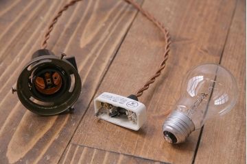 昭和期　花のモチーフが可愛らしいレトロなペンダントライト(天井照明、シェード)