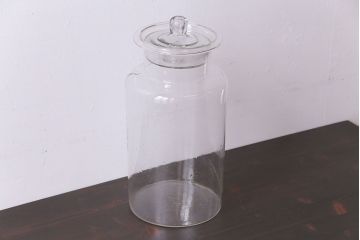 アンティーク雑貨　レトロ　シンプルなシルエットの蓋付きガラス瓶(ビン、ディスプレイ雑貨)