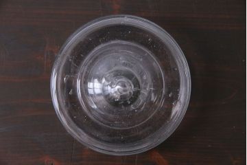 アンティーク雑貨　レトロ　シンプルなシルエットの蓋付きガラス瓶(ビン、ディスプレイ雑貨)