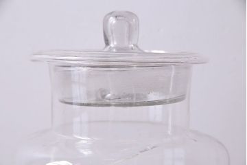 アンティーク雑貨　レトロ　シンプルなシルエットの蓋付きガラス瓶(ビン、ディスプレイ雑貨)