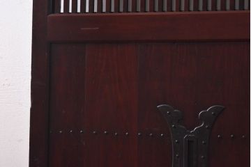和製アンティーク　漆塗り　幅狭　縦桟がおしゃれなガラス入り格子蔵戸(ガラス引き戸、格子戸、建具、玄関戸)