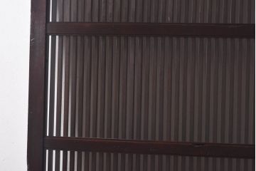 和製アンティーク　漆塗り　幅狭　縦桟がおしゃれなガラス入り格子蔵戸(ガラス引き戸、格子戸、建具、玄関戸)