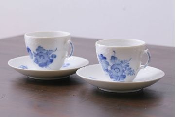 アンティーク雑貨　中古　ROYAL COPENHAGEN(ロイヤルコペンハーゲン)　ブルーフラワー　プレイン　カップ&ソーサー(コーヒーカップ、洋食器)2客セット(3)