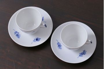 アンティーク雑貨　中古　ROYAL COPENHAGEN(ロイヤルコペンハーゲン)　ブルーフラワー　プレイン　カップ&ソーサー(コーヒーカップ、洋食器)2客セット