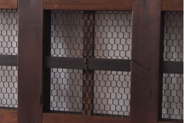 和製アンティーク　金網入り!　大振りの金具が目を惹く鉄格子蔵戸(引き戸、蔵戸、玄関戸)