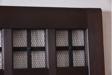 和製アンティーク　金網入り!　大振りの金具が目を惹く鉄格子蔵戸(引き戸、蔵戸、玄関戸)