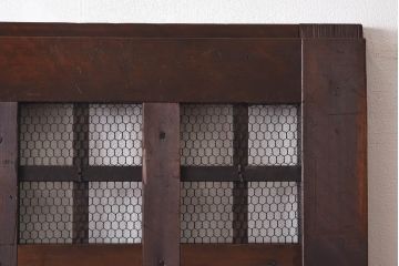 和製アンティーク　金網入り!　大振りの金具が目を惹く鉄格子蔵戸(引き戸、蔵戸、玄関戸)